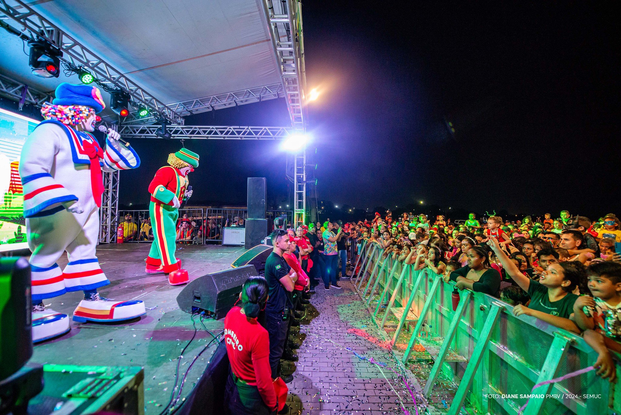 Na segunda noite de carnaval em Boa Vista, público cantou e dançou os grandes sucessos da música infantil interpretados pela dupla (Foto: Semuc/PMBV)