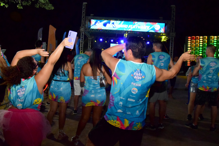 Ritmos de carnaval agitaram os foliões (Foto: Nilzete Franco/FolhaBV)