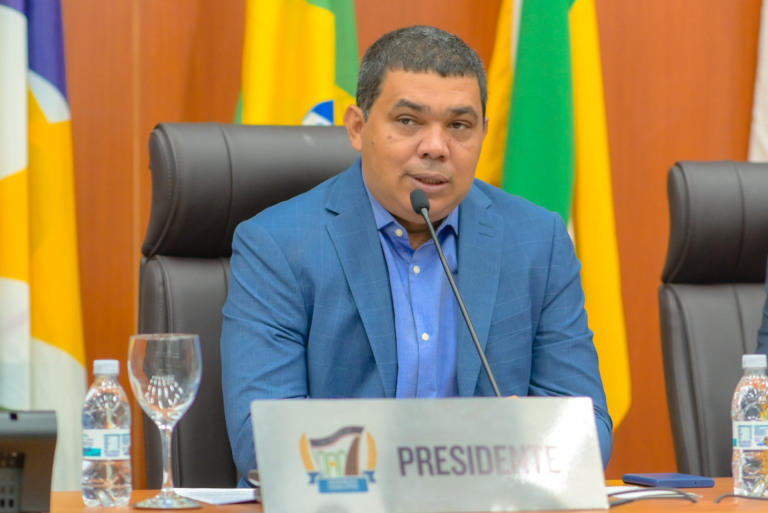 “Os documentários produzidos pela TV Assembleia abordam temas sensíveis, experiências e reflexões importantes e de interesse da população”, destacou o presidente da ALE-RR, deputado Soldado Sampaio (FOTO: Jader Souza/ SupCom ALE-RR)