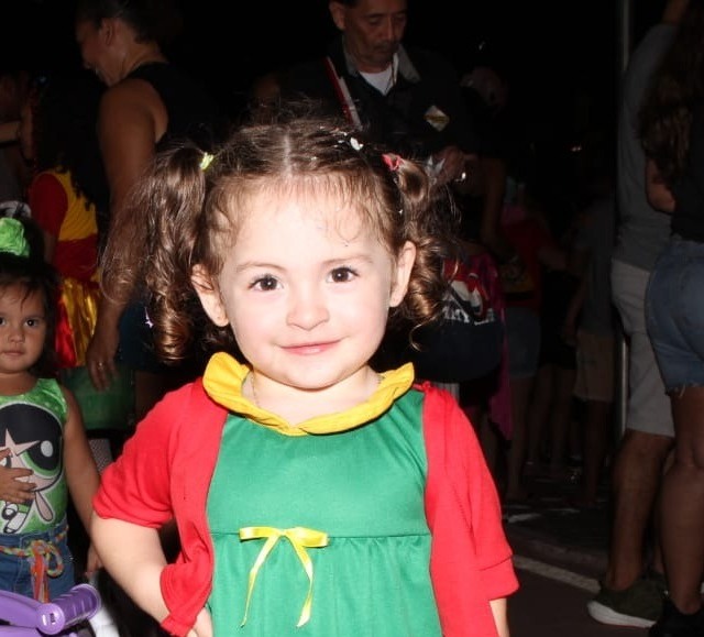 Luisa Cavalcane tem 2 anos e está curtindo seu primeiro Carnaval (Foto: Wenderson cabral)