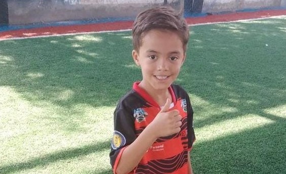 Heytor é apaixonado por futebol e pratica o esporte desde os 4 anos de idade