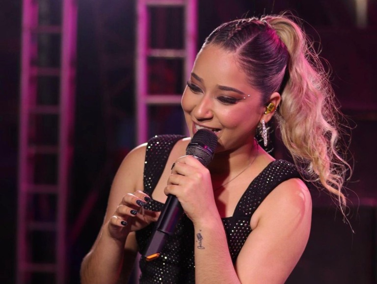 A jovem tem o EP Essência e já gravou com diversos artistas do Brasil (Foto: Reprodução/Instagram)