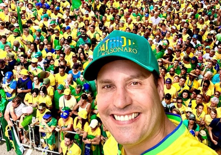 Nicoletti representa Roraima no ato Pró-Bolsonaro na Avenida Paulista, em São Paulo