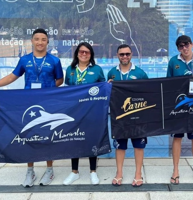 Paratletas Lucas, Kauã e Carlos junto com a treinadora Teca Marinho (Foto: Arquivo Pessoal)