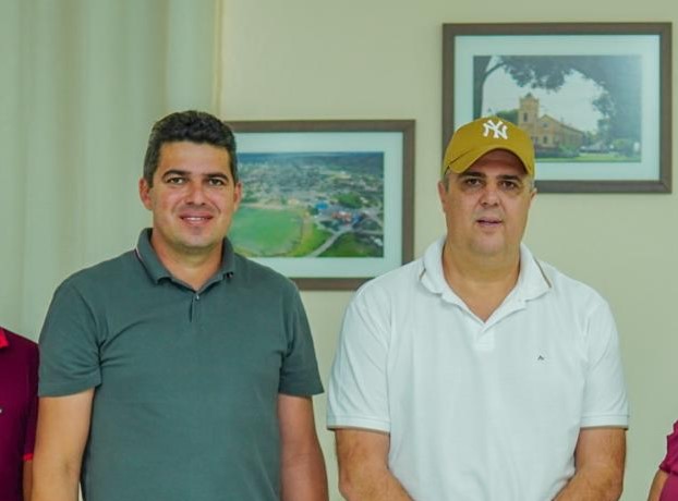 Romualdo Feitosa, pré-candidato à prefeito, e Joner Chagas, prefeito de Bonfim. (Foto: Pablo Magalhães/reprodução)
