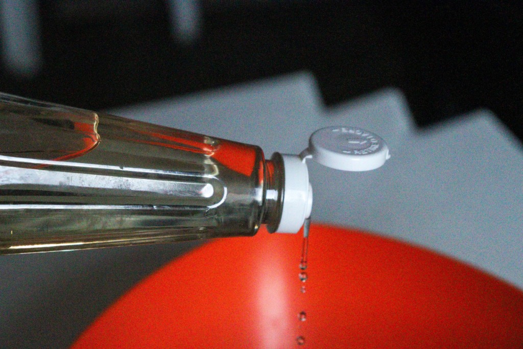O vinagre de maçã também é rico em propriedades anti-inflamatórias, antimicrobianas e antioxidantes (Foto: Raisa Carvalho) O vinagre de maçã também é rico em propriedades anti-inflamatórias, antimicrobianas e antioxidantes (Foto: Raisa Carvalho)