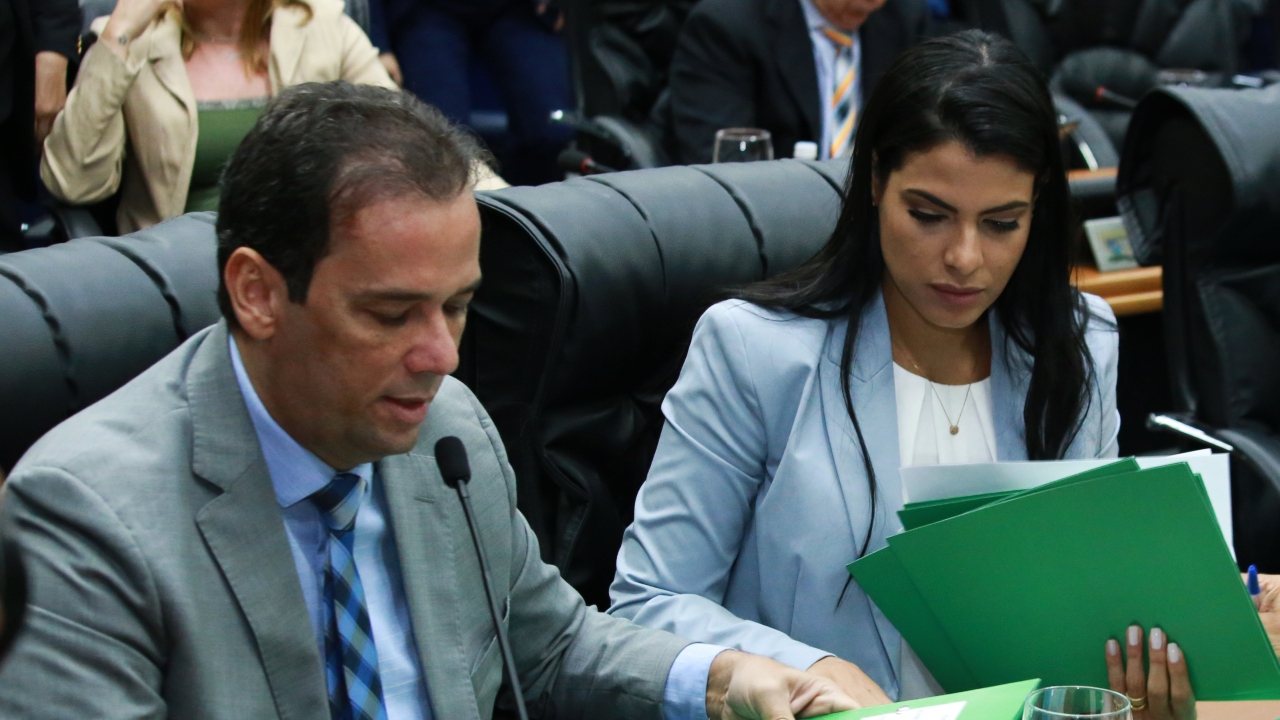 Os deputados estaduais Jorge Everton e Catarina Guerra (SupCom ALE-RR)