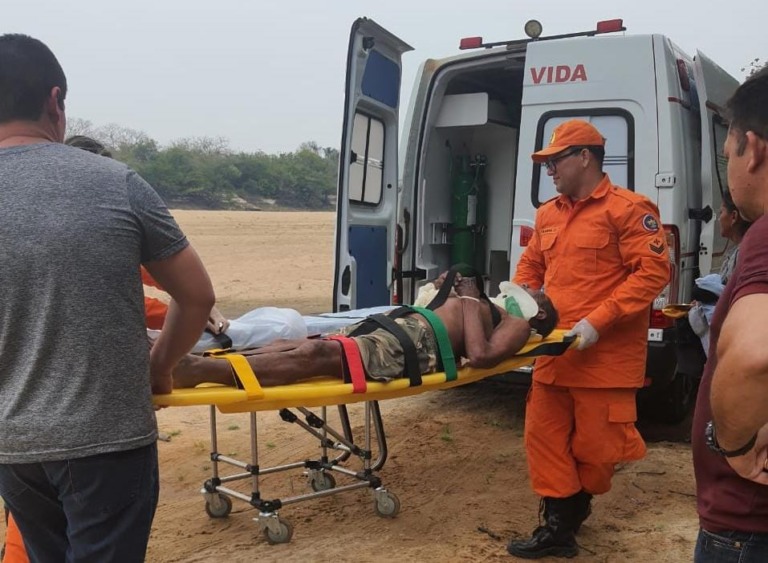O idoso foi encontrado em uma mata, bastante debilitado e desidratado (Foto: Ascom/PCRR) 