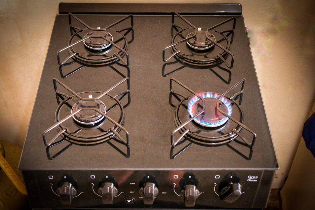 Hábitos de higiene na cozinha que podem ser perigososo para a saúde (Foto: Raisa Carvalho) Hábitos de higiene na cozinha que podem ser perigososo para a saúde (Foto: Raisa Carvalho)