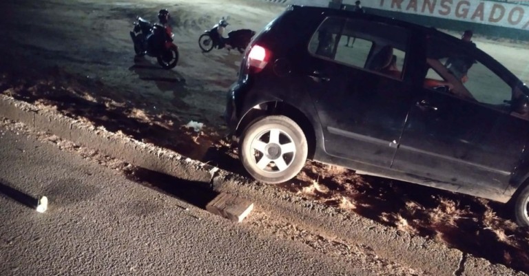 Os policiais constataram que o licenciamento do carro estava atrasado desde 2020 (Foto: Divulgação)