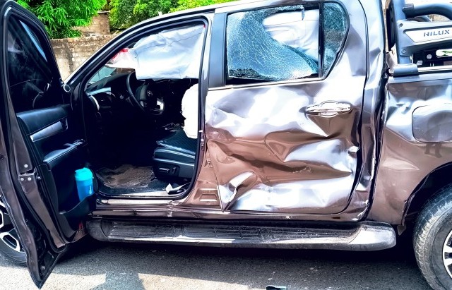 O motociclista teria desrespeitado a placa pare e causado a colisão na lateral do carro (Foto: Divulgação)