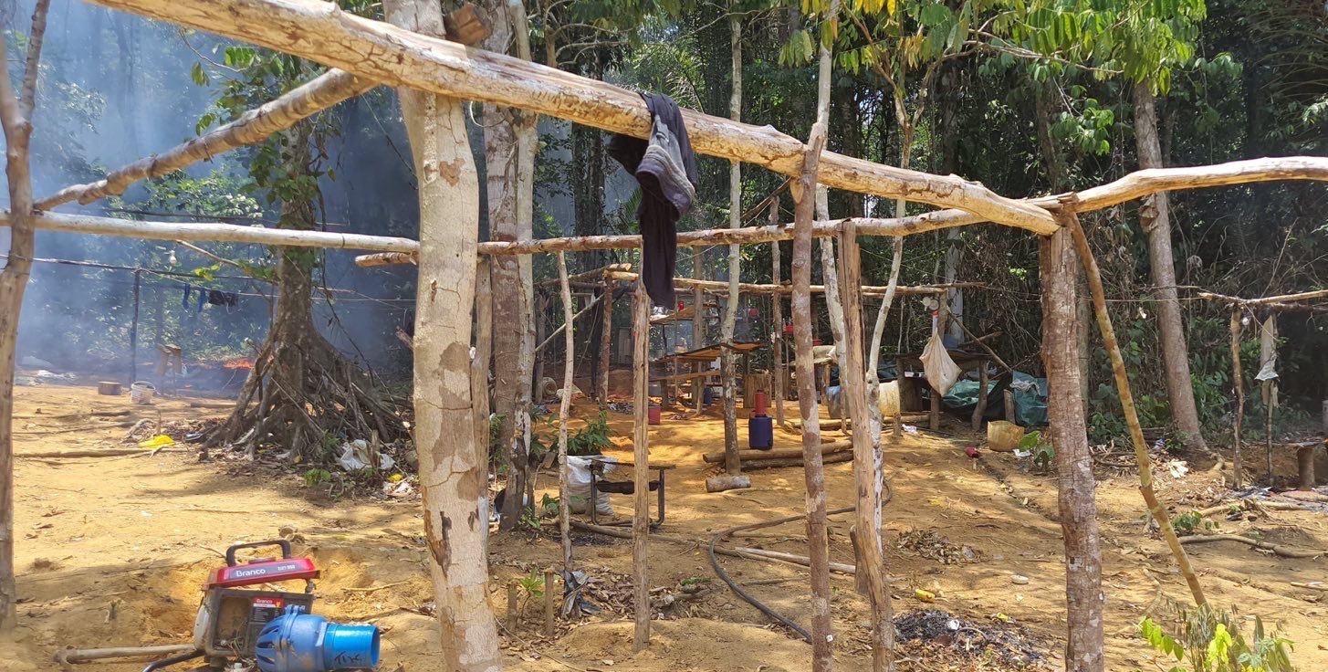 Um dos pontos de garimpo destruídos estava em fase inicial de estruturação (Foto: Divulgação/CMA)