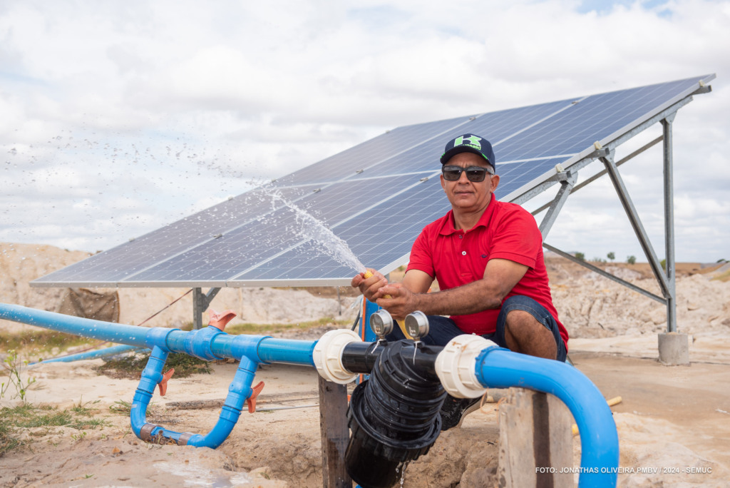 Lançado em 2022, o projeto Irriga BV ja entregou 35 kits de irrigação fotovoltaica a pequenos agricultores - Foto: Welika Matos/PMBV Lançado em 2022, o projeto Irriga BV ja entregou 35 kits de irrigação fotovoltaica a pequenos agricultores - Foto: Welika Matos/PMBV
