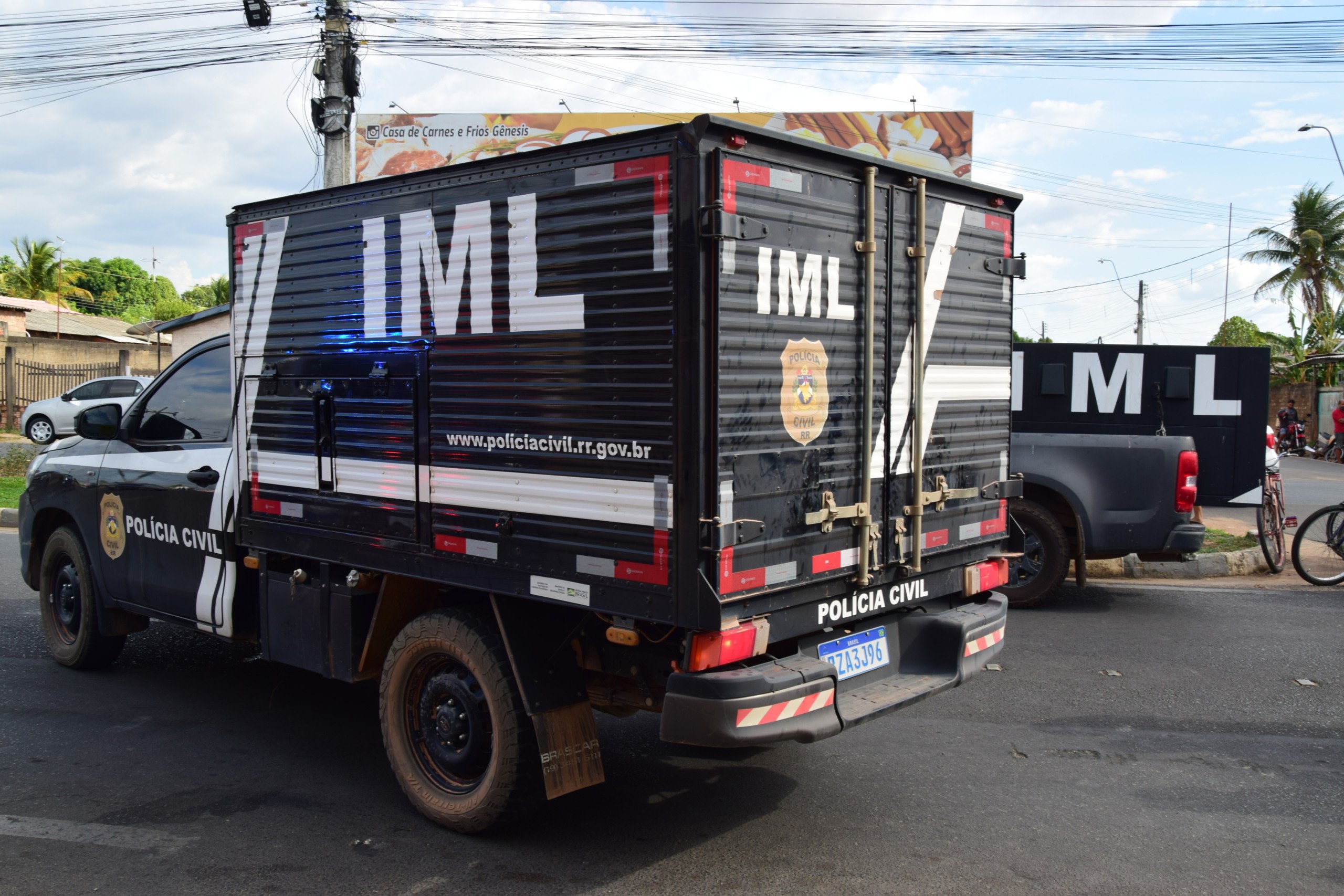 O IML esteve no local para remover o corpo da vítima (Foto: Arquivo)