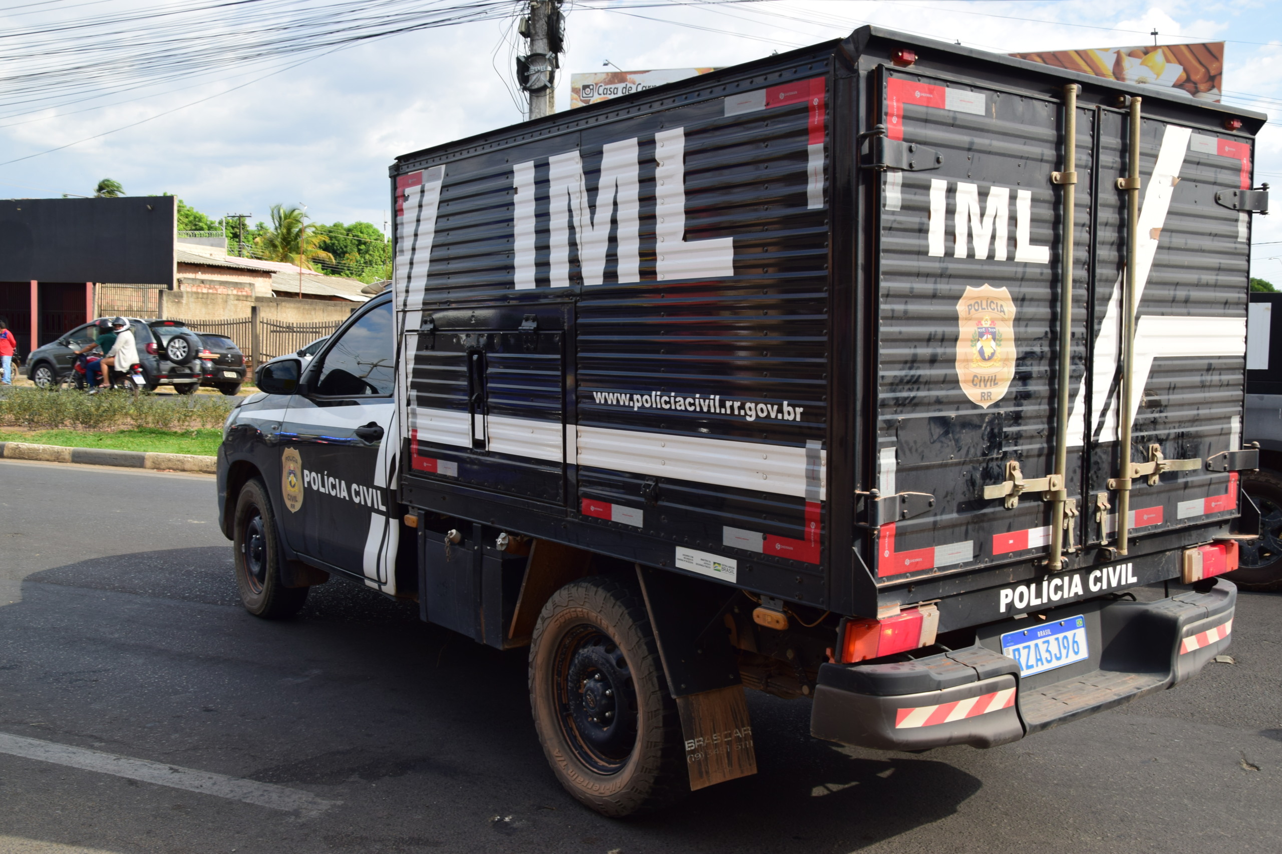 O corpo foi removido ao IML (Foto: Nilzete Franco/Folha BV)
