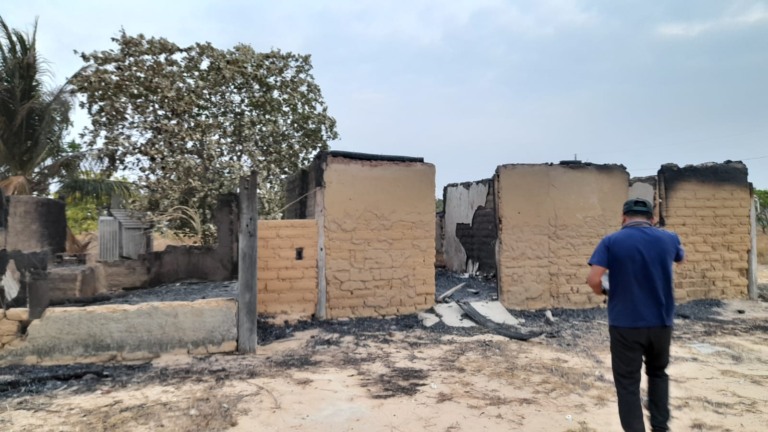 A casa de Lupedro ficou em chamas na madrugada da última terça-feira (28). (Foto: arquivo pessoal)