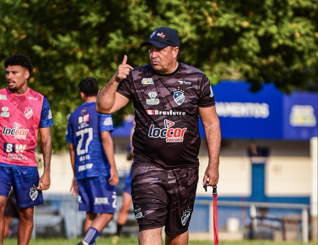 Treinador roraimense é o mais antigo à frente de uma equipe profissional no futebol brasileiro. Crédito: Hélio Garcias/São Raimundo Treinador roraimense é o mais antigo à frente de uma equipe profissional no futebol brasileiro. Crédito: Hélio Garcias/São Raimundo