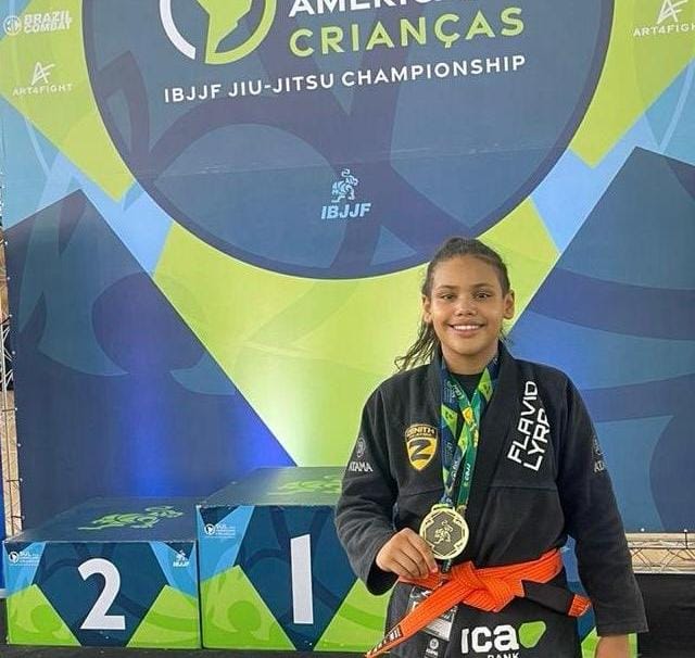 Lutadora do categoria pesado chega medalhada a Boa Vista. Crédito: Academia Team Leal