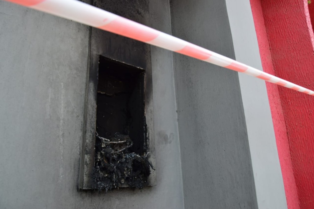 O fogo iniciou por volta das 7h30 desta terça-feira, 26 (Foto: Nilzete Franco) O fogo iniciou por volta das 7h30 desta terça-feira, 26 (Foto: Nilzete Franco)