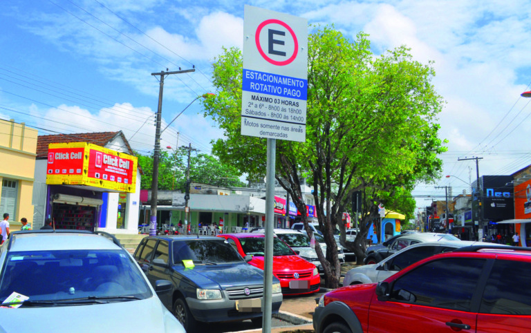 Até clientes também reclamam de não haver vaga e ser difícil estacionar no centro comercial mais antigo da capital (Foto: Diane Sampaio/Arquivo FolhaBV)