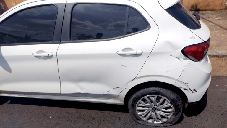 Acidente ocorreu no fim da manhã deste sábado (2) (Foto: Divulgação/Polícia Militar)