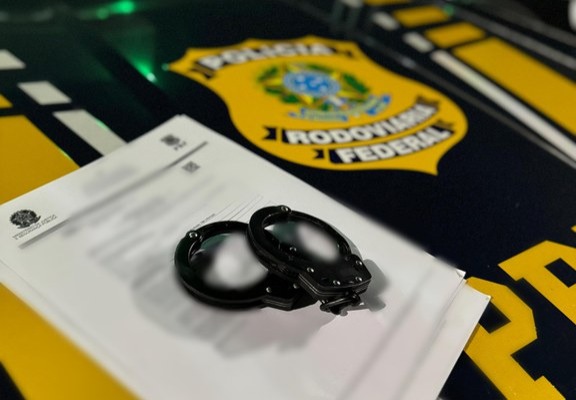 Os homens foram presos e apresentados na Polícia Civil (Foto: ASCOM/PRF)
