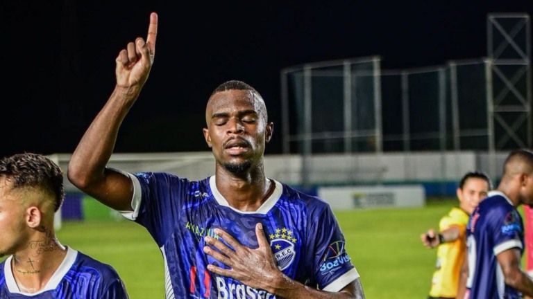 O gol de Fabrício Kanté dedicado ao amigo Quinha. Crédito: Hélio Garcias/São Raimundo