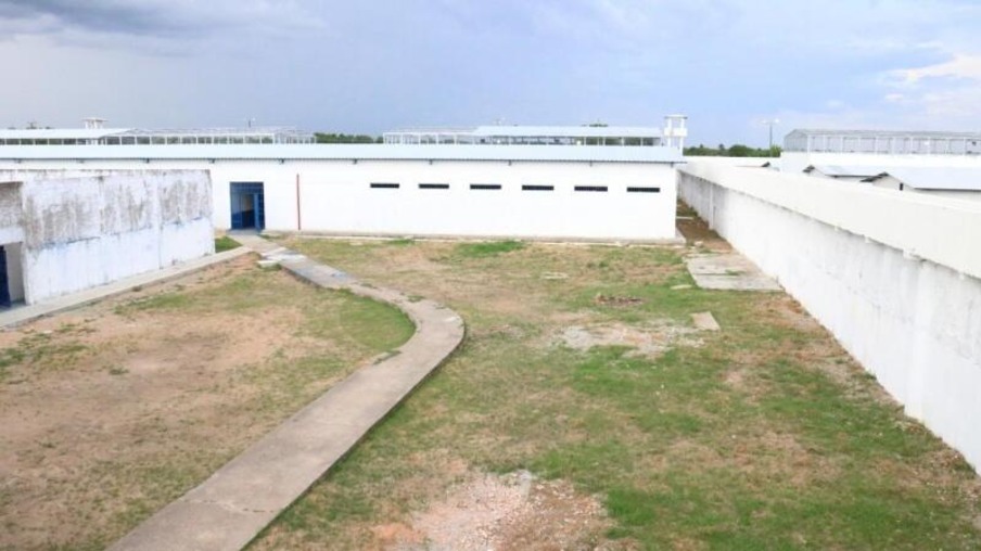 Os animais teriam morrido após terem sido trancados dentro de um container de lixo exposto ao sol (Foto: Nilzete Franco/FolhaBV)
Os animais teriam morrido após terem sido trancados dentro de um container de lixo exposto ao sol (Foto: Nilzete Franco/FolhaBV)