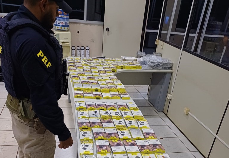 Mais de 850 produtos contrabandeados são apreendidos pela PRF Mais de 850 produtos contrabandeados são apreendidos pela PRF