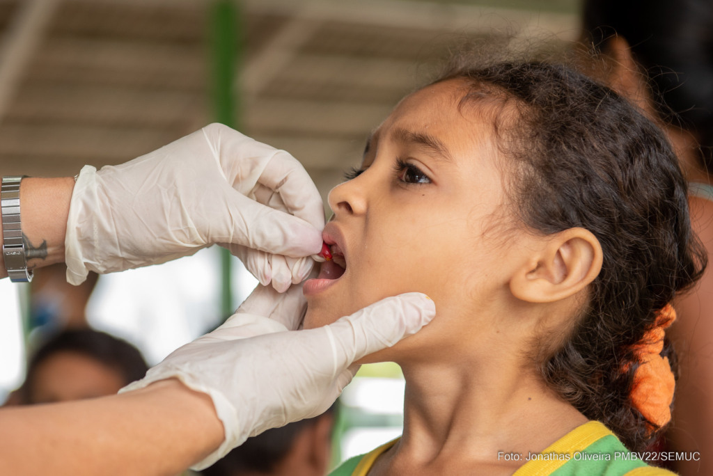 O Movimento Nacional pela Vacinação nas Escolas busca aumentar a cobertura vacinal em todos os municÃpios brasileiros. (Foto: reprodução/Semuc/PMBV) O Movimento Nacional pela Vacinação nas Escolas busca aumentar a cobertura vacinal em todos os municÃpios brasileiros. (Foto: reprodução/Semuc/PMBV)