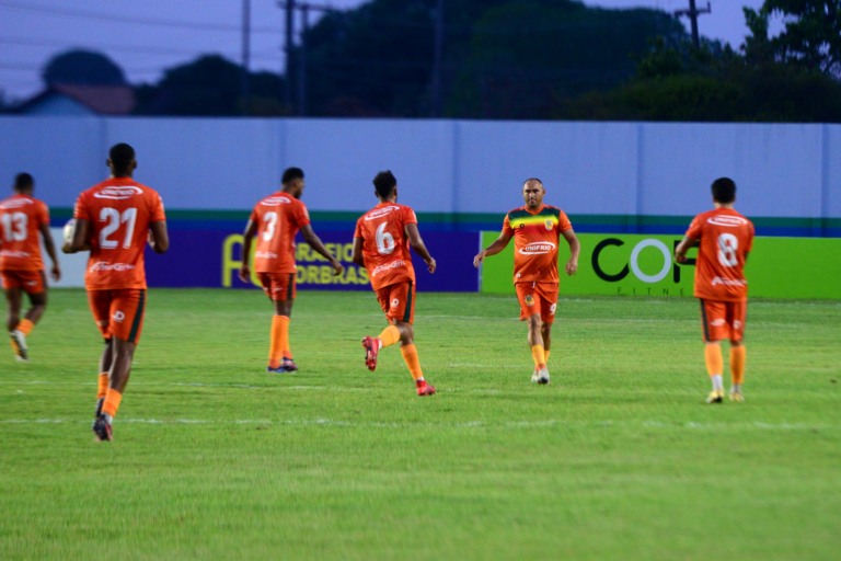 Real goleia Progresso por 6 a 0 e vence a primeira no Roraimão