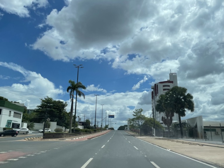 O acidente aconteceu na Avenida Glaycon de Paiva (Foto: Adriele Lima/FolhaBV)