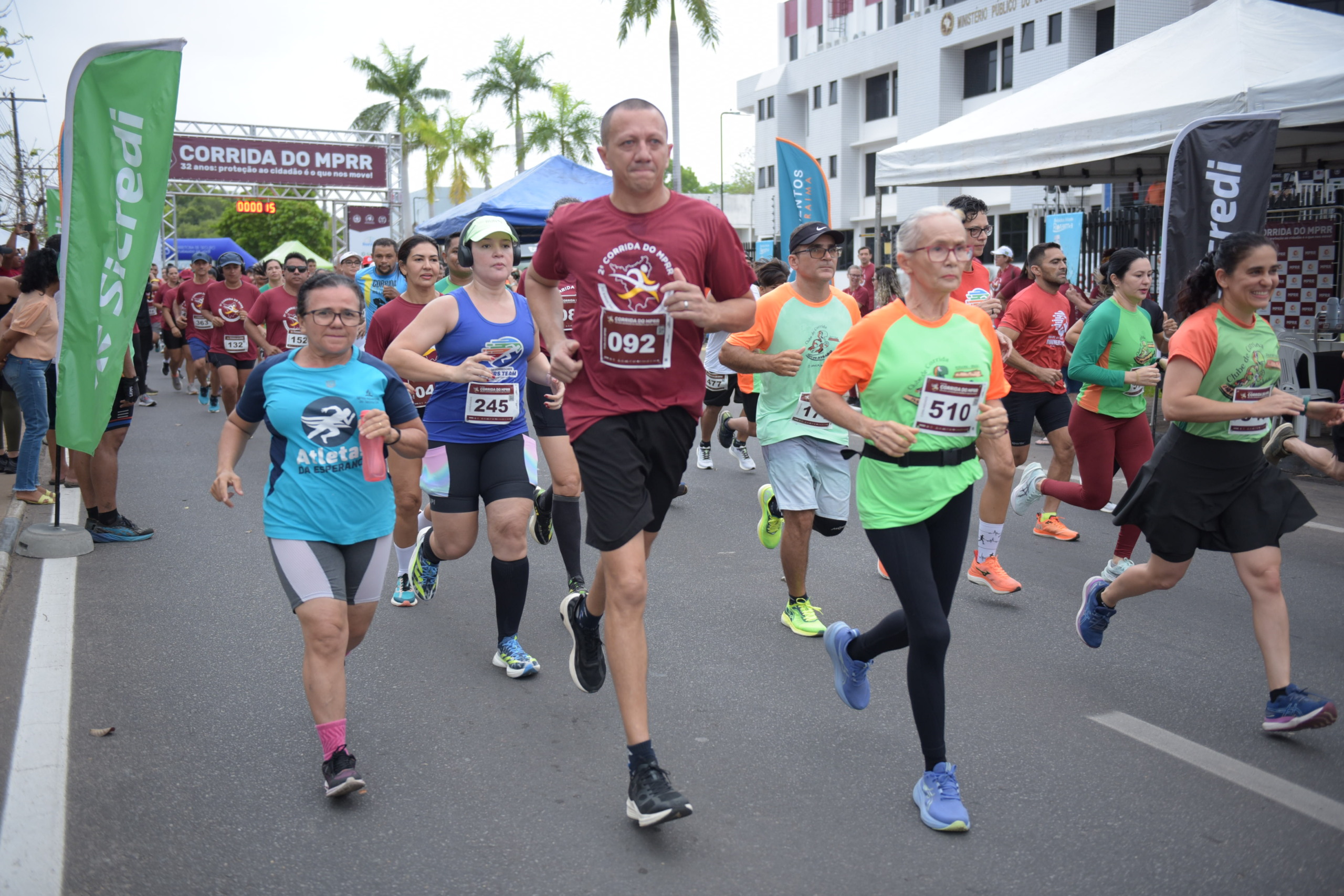 Todos os corredores receberam medalha (Foto: Divulgação)