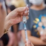 O p&uacute;blico-alvo deve procurar as UBS com sala de vacina (Foto: Jonathas Oliveira/Divulga&ccedil;&atilde;o)