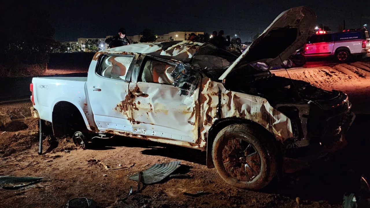 Carro ficou destruído após acidente (Foto: Reprodução/Redes Sociais)
