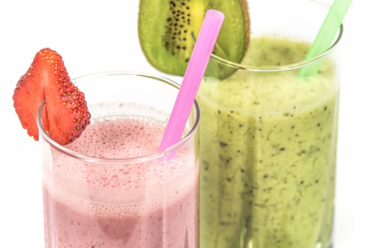 Shakes anabólicos podem ser consumidos pela manhã ou após os treinos. (Foto: reprodução/PxHere)
