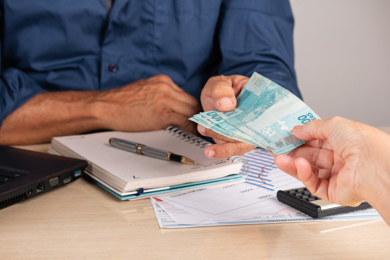 Businessman giving money to his partner when making contract. business and finance concept.