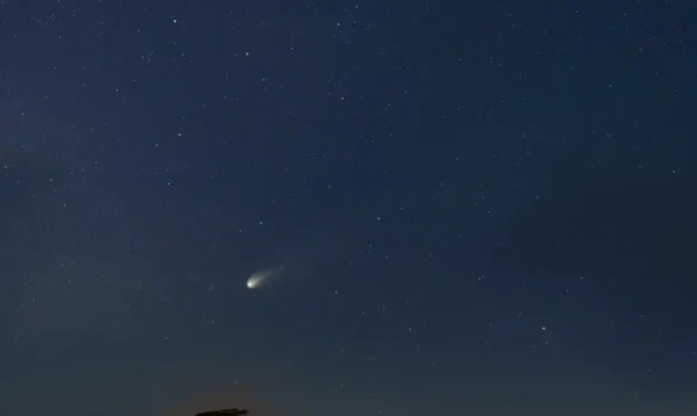 O cometa não é visível a olho nu e por isso é necessário utilizar aparelhos, como binóculos e telescópios. (Foto: reprodução/Caio Correia/Observatório Nacional)