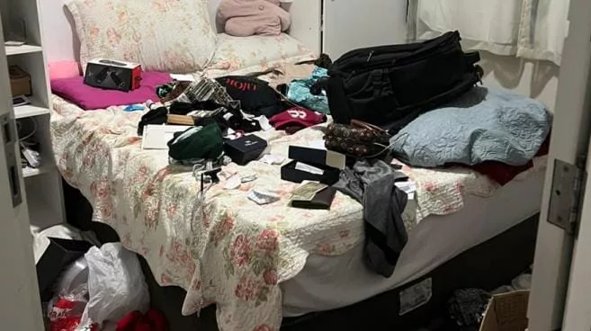 Quarto revirado pelos criminosos (Foto: Divulgação) 