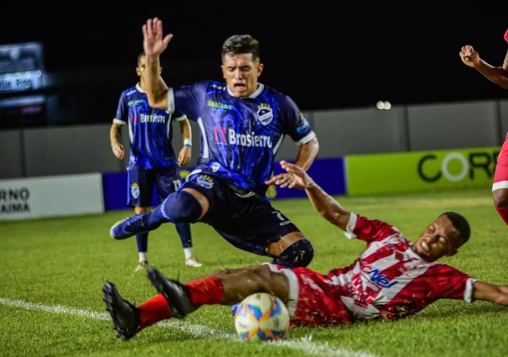 Alvicelestes e alvirrubros prontos para guerra no estádio Canarinho. (Crédito: Hélio Garcias/BV Esportes) Alvicelestes e alvirrubros prontos para guerra no estádio Canarinho. (Crédito: Hélio Garcias/BV Esportes)
