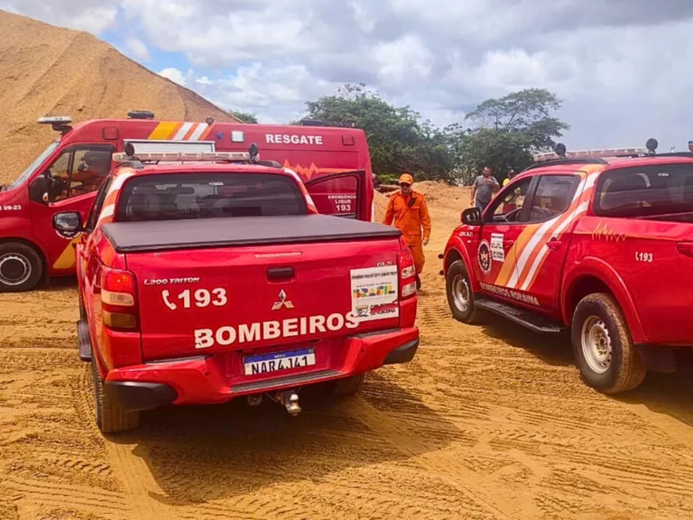 Viaturas do Corpo de Bombeiros (Foto: CMBRR)