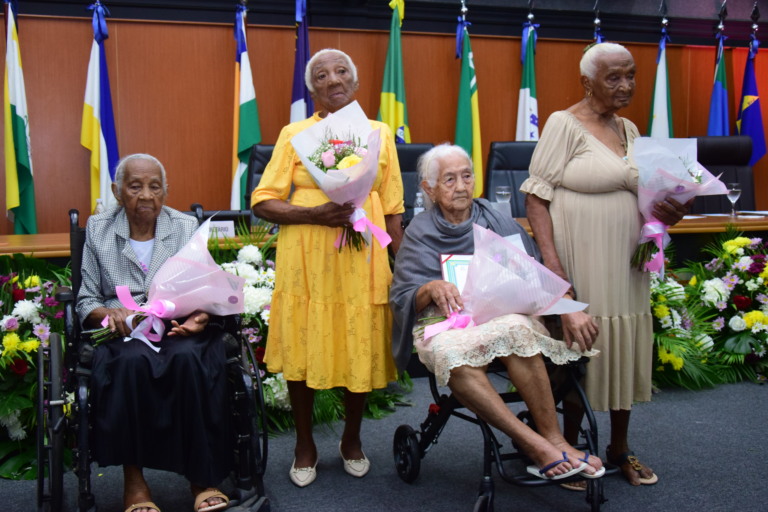 As idades das homenageadas variam de 100 a 104 anos (Foto: Nilzete Franco/FolhaBV)