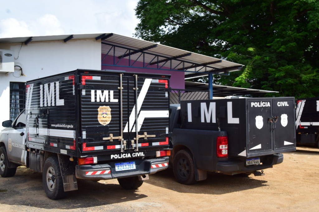 O corpo foi removido ao IML  (Foto: Nilzete Franco/FolhaBV)