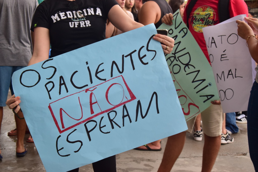 Alunos de medicina alegam que suspensão afeta anos finais do curso e desassistência em hospitais. (Foto: Nilzete Franco/FolhaBV) Alunos de medicina alegam que suspensão afeta anos finais do curso e desassistência em hospitais. (Foto: Nilzete Franco/FolhaBV)