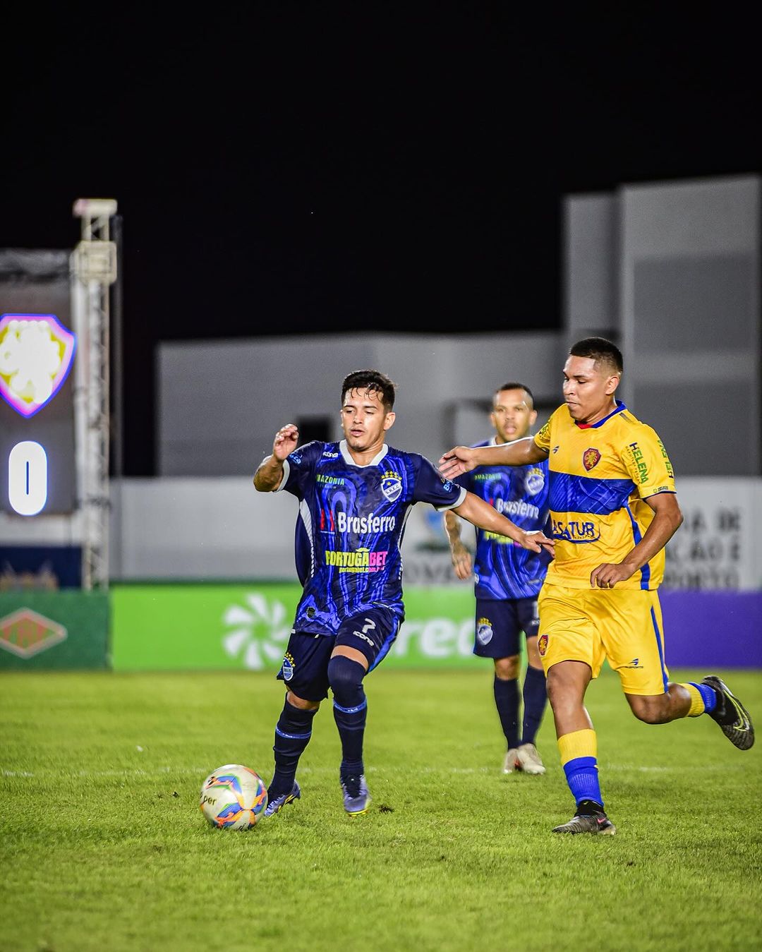 Ninguém é de ninguém, e duelo fica tudo igual no Canarinho. Crédito: Hélio Garcias/São Raimundo Ninguém é de ninguém, e duelo fica tudo igual no Canarinho. Crédito: Hélio Garcias/São Raimundo