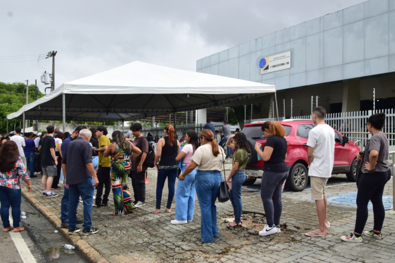 Último dia para regularização do título eleitoral gera grandes filas em frente aos cartórios