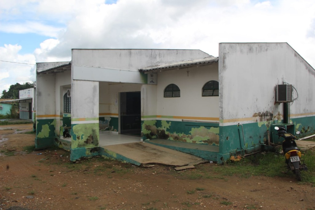 Hospital de Caroebe para onde o motociclista foi encaminhado (Foto: Wenderson Cabral) 