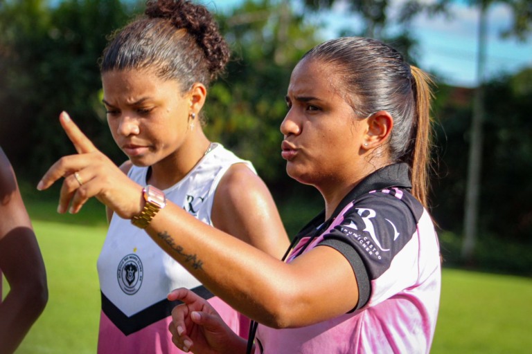 Técnica Isabel Alves comanda treino na capital rondoniense. (Foto: Kamila Marinho/Rio Negro)