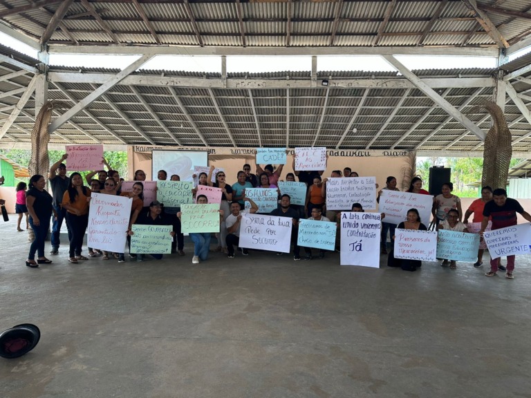 A manifestação, contou com os profissionais da educação da região Serra da Lua e também com pais de alunos. (Foto: Divulgação)