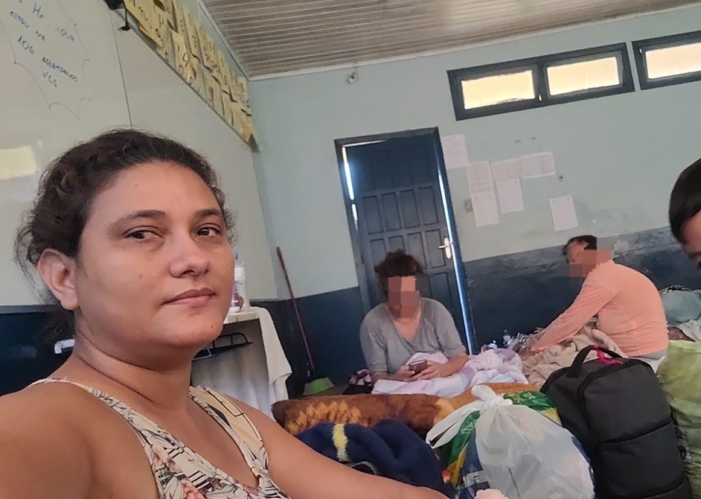 Depois de perder tudo, Rosy está vivendo em um abrigo juntamenter com a família. (Foto: Arquivo pessoal) Depois de perder tudo, Rosy está vivendo em um abrigo juntamenter com a família. (Foto: Arquivo pessoal)